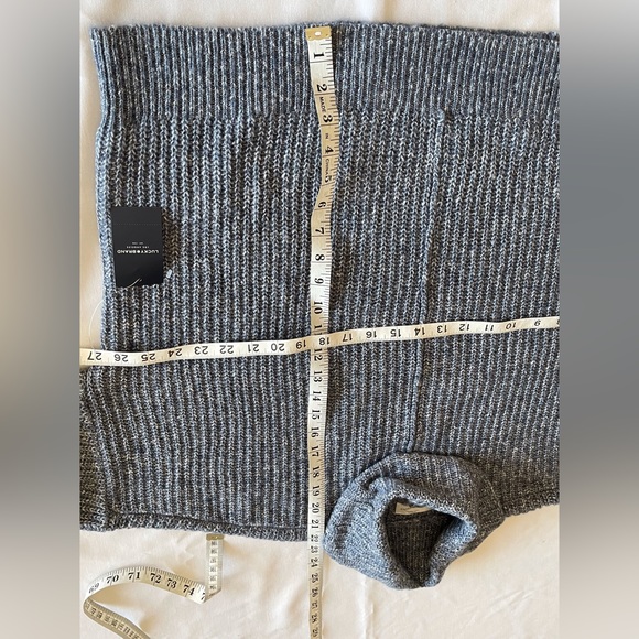 Lucky Brand NWT. L cropped comfy sweater beautiful blues soft - Picture 8 of 9